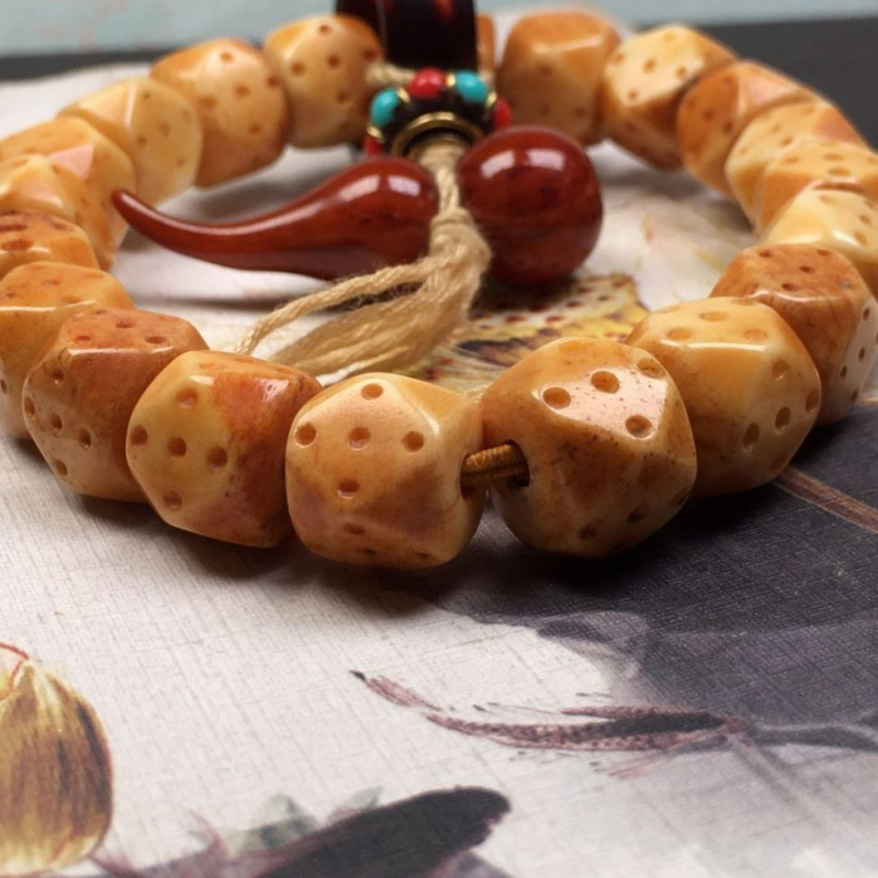 خرز زاوية الشكل للرجال من مواد - مراجعة Vintage Collectibles And More وسعره