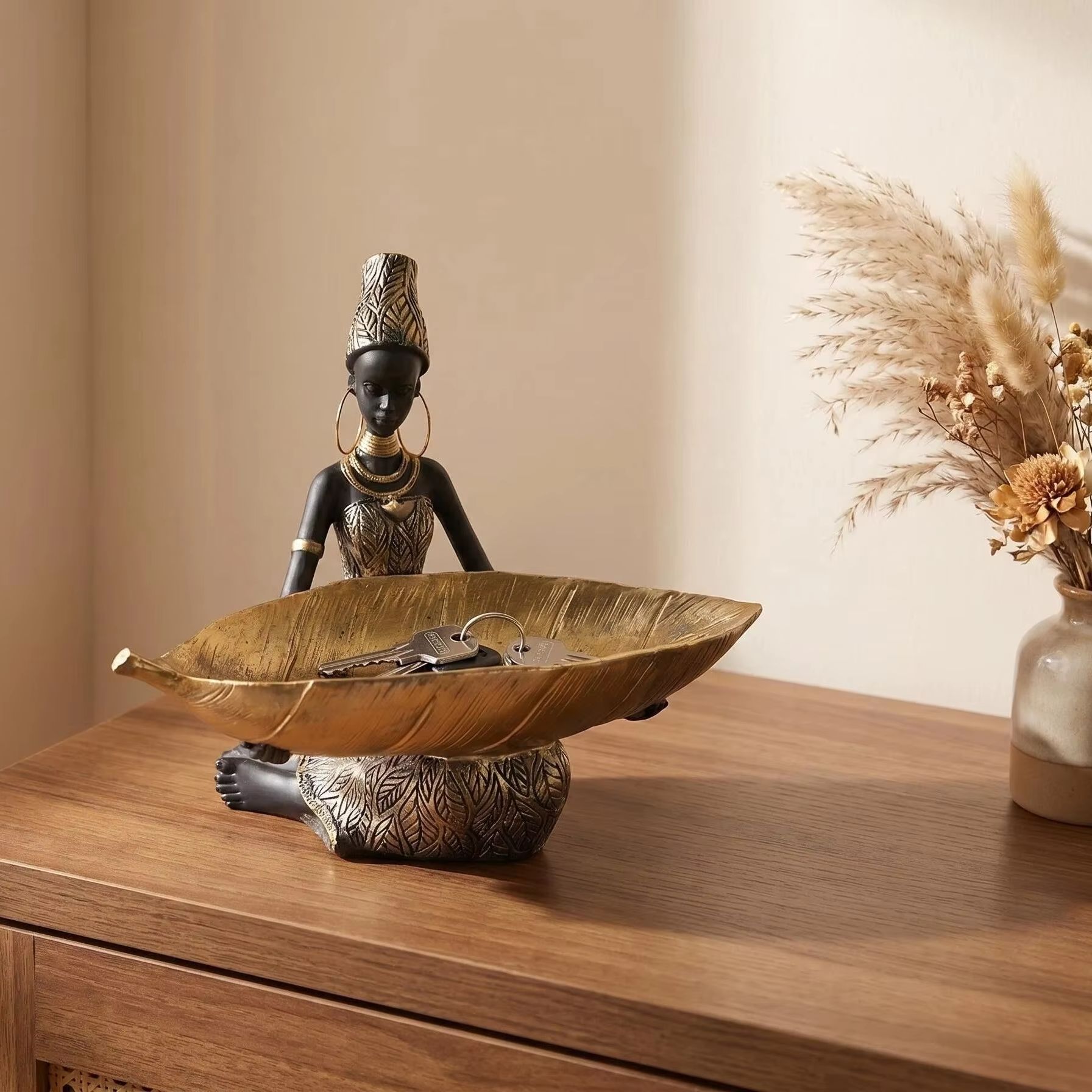 فتاة أفريقية تحمل لوحة النحت،  - مراجعة Vintage Collectible Ornaments وسعره